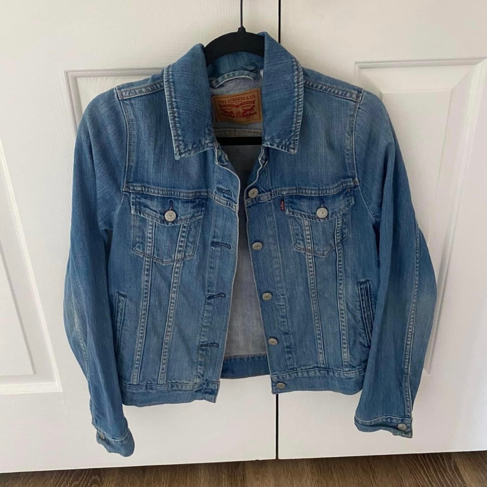 Levi vintage denim jacket!